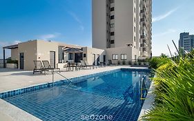 Estadia completa com piscina e academia a 400m da Praia da Armação - SKL